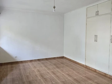 2 Bedroom Flat & Apartment