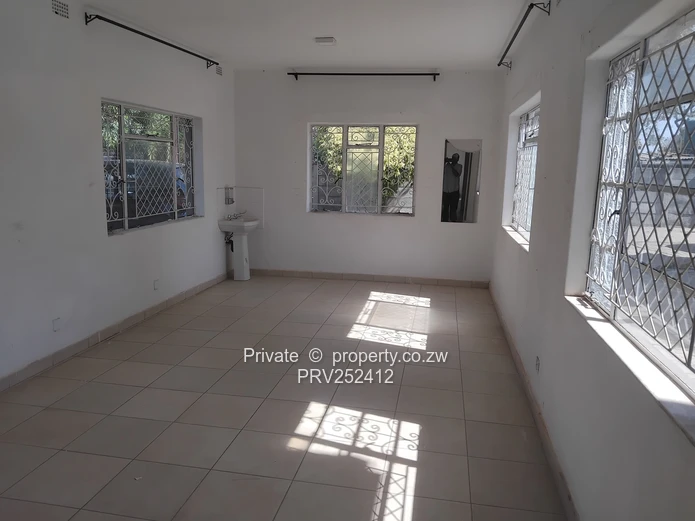 3 bedrooms flat upstairs downstairs 
