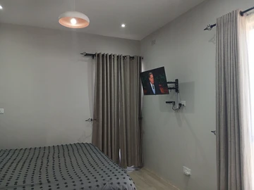 2 Bedroom Flat & Apartment