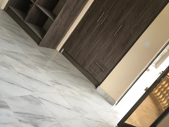 3 Bedroom Flat & Apartment