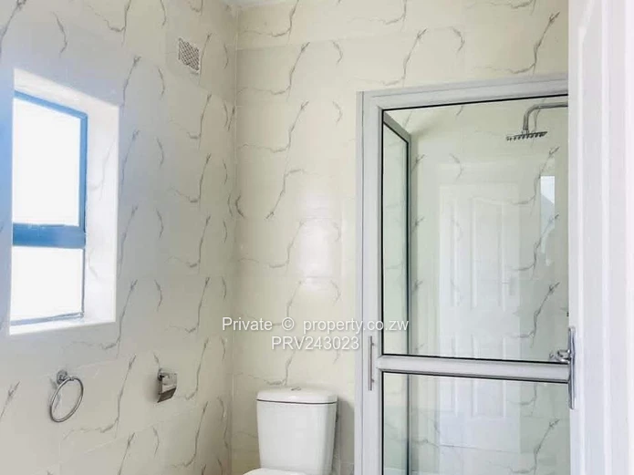 Neat newly built duplex cluster home to let 