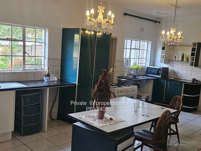 Spacious 6-Bedroom Dream Family Retreat with Stunning garden & Panoramic View