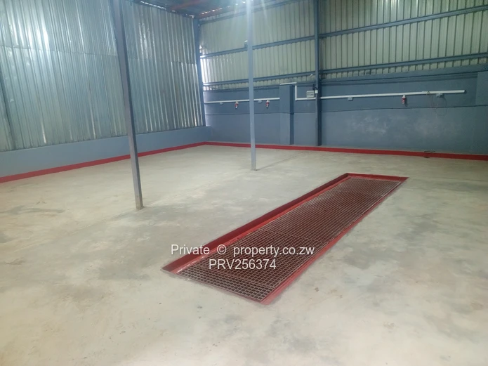 WILLOWVALE - 140sqm MULTI PURPOSE WORKSHOP / WAREHOUSE + 30sqm OFFICES TO LET (Sole Mandate)