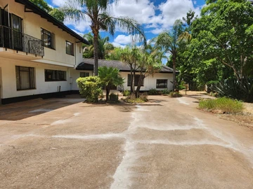 5-Bedroom House on 1 Acre With Pool & Borehole in Hillside Bulawayo