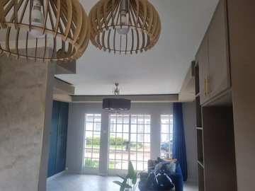 2 Bedroom Flat & Apartment