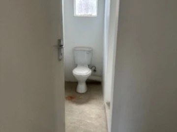 2 Bedroom Flat & Apartment