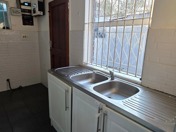 2 Bedroom Flat & Apartment