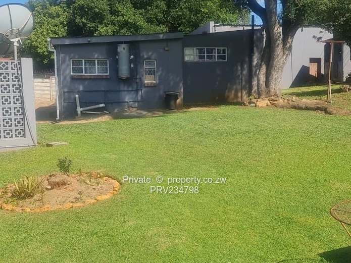 Gweru Daylesford Property for sale (4000sqm, 5beds, D+G, CCTV?)