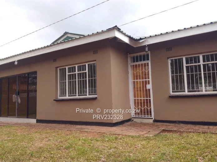 Beautiful 3 bedroomed cluster house to rent in Greendale.