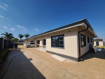 3 Bedroom Flat & Apartment