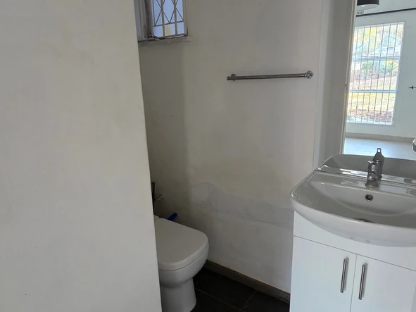 2 Bedroom Flat & Apartment