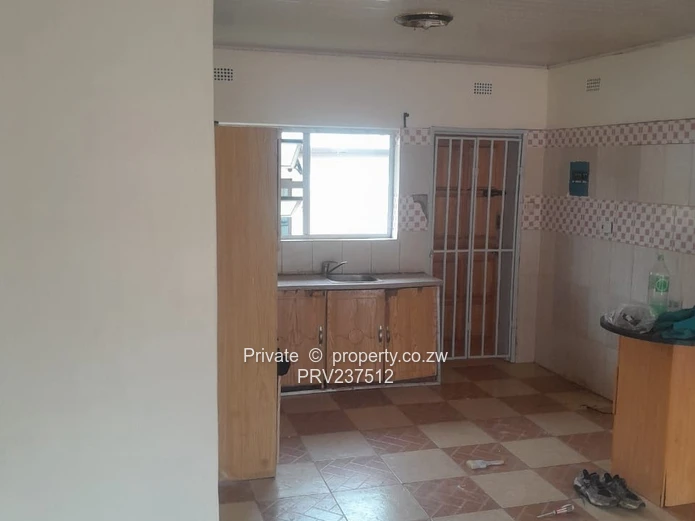 Madokero newly painted 2-Bed Garden Flat – Built-in Wardrobes & Yard