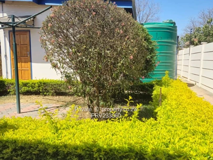 Neat detached bedsitter/flatlet to let in Avondale West 