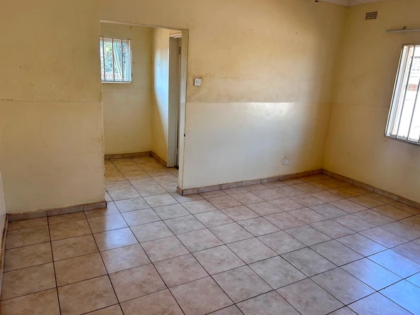 2 Bedroom Flat & Apartment
