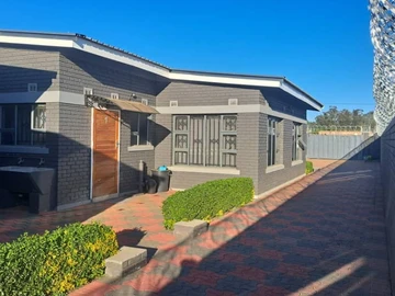 3 Bedroom Garden Flat