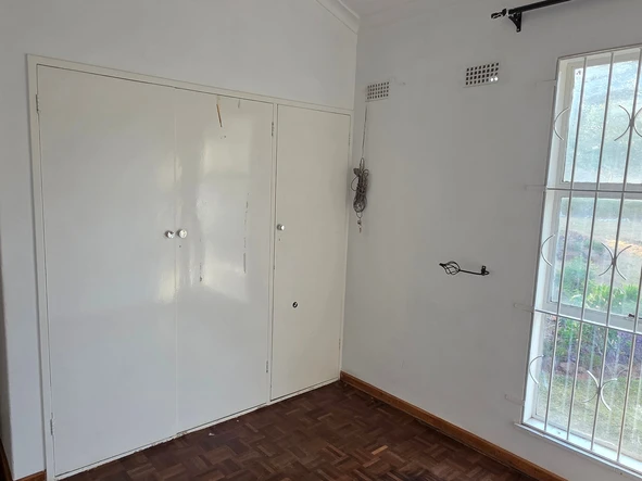 2 Bedroom Flat & Apartment