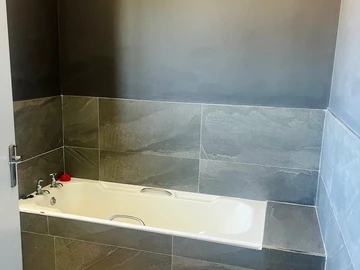 2 Bedroom Flat & Apartment