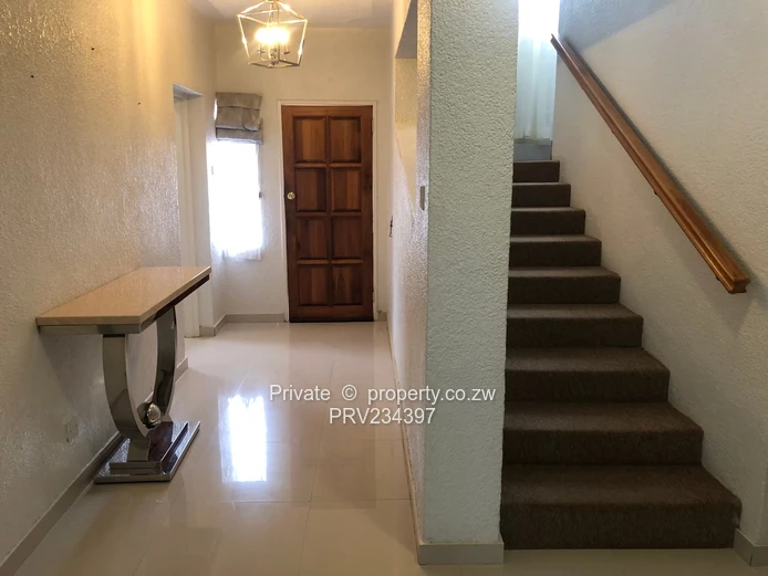 Beautifully Renovated Highlands Townhouse (With Modern Finishings) (Sole Mandate)