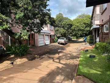 2 Bedroom Flat & Apartment