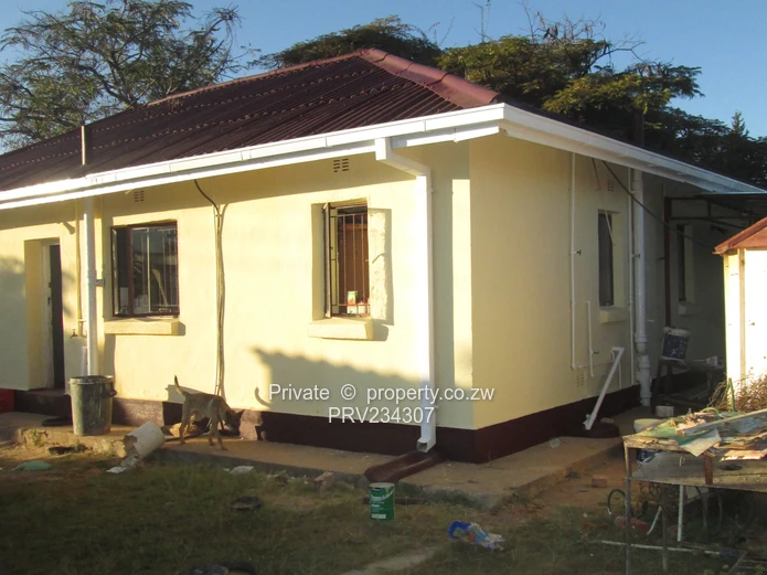 Queensdale Main House $570 (Sole Mandate)