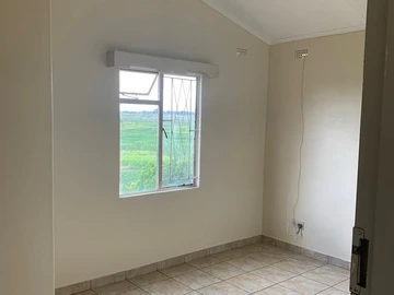 2 Bedroom Flat & Apartment