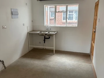 2 Bedroom Flat & Apartment