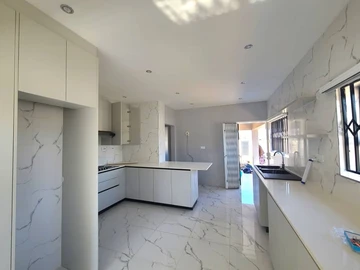 3 Bedroom Flat & Apartment