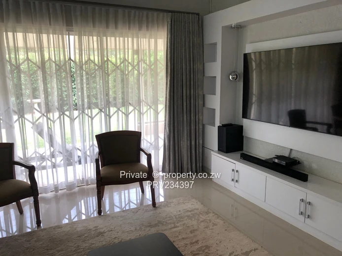 Beautifully Renovated Highlands Townhouse (With Modern Finishings) (Sole Mandate)