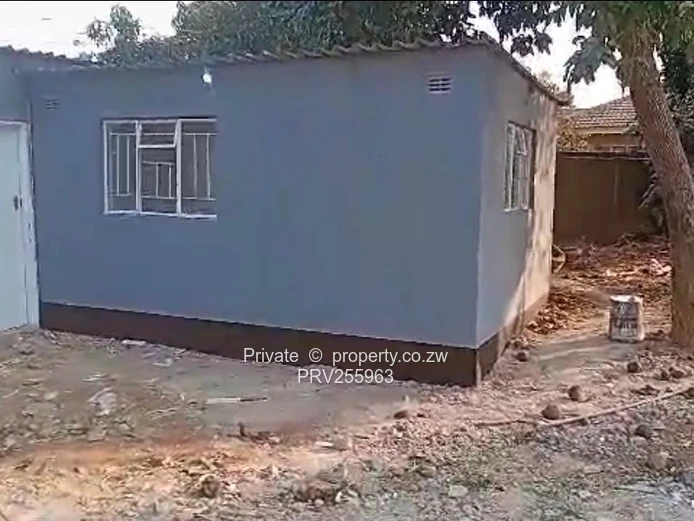 2 Bedrooms Cottage available for rent in Zimre Park