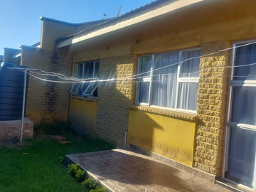 2 Bedroom Flat & Apartment