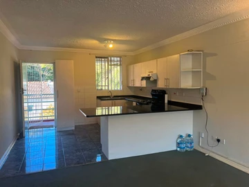 2 Bedroom Flat & Apartment