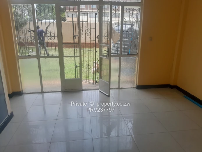 Shop/office to let (Sole Mandate)