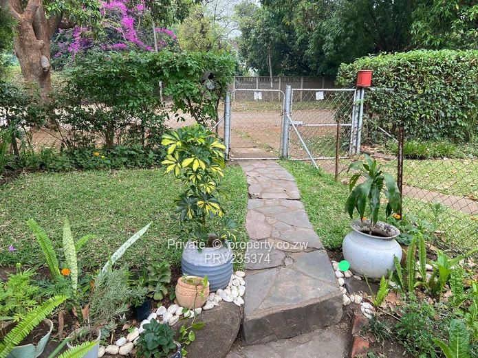 Beautiful 1 Bedroom Garden Flat Hillside, Harare (Sole Mandate)
