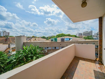 2 Bedroom Flat & Apartment