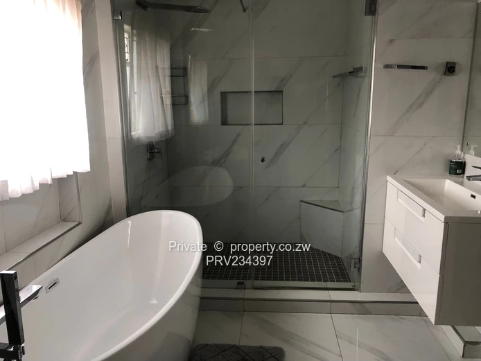 Beautifully Renovated Highlands Townhouse (With Modern Finishings) (Sole Mandate)