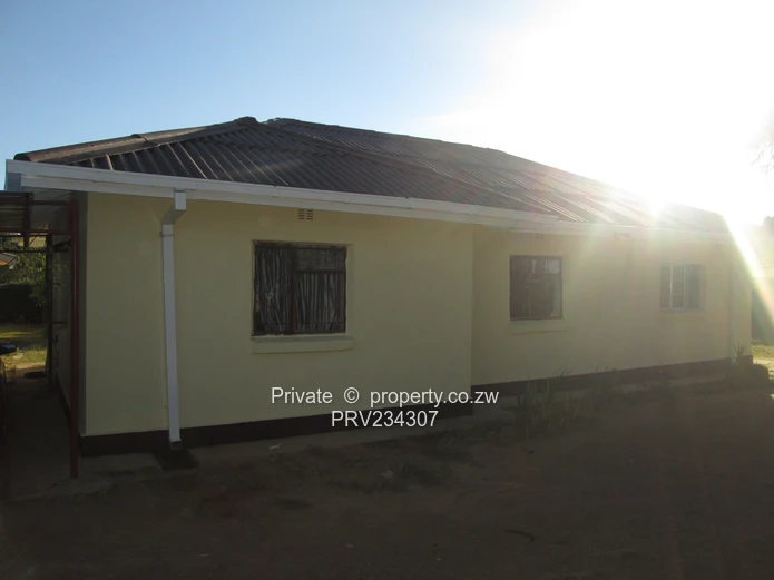 Queensdale Main House $570 (Sole Mandate)