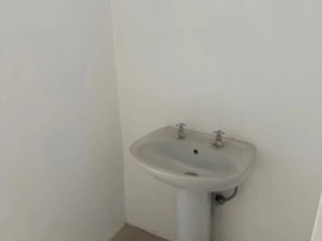 2 Bedroom Flat & Apartment